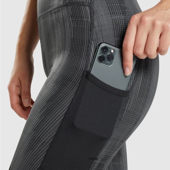 New! Gymshark Sport Leggings Black Print - Picture 3 of 9